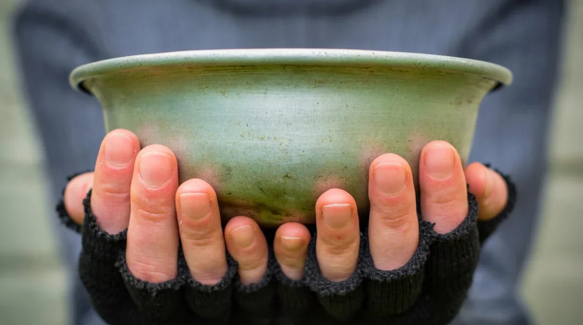 BİR TAS DA SEN VER!