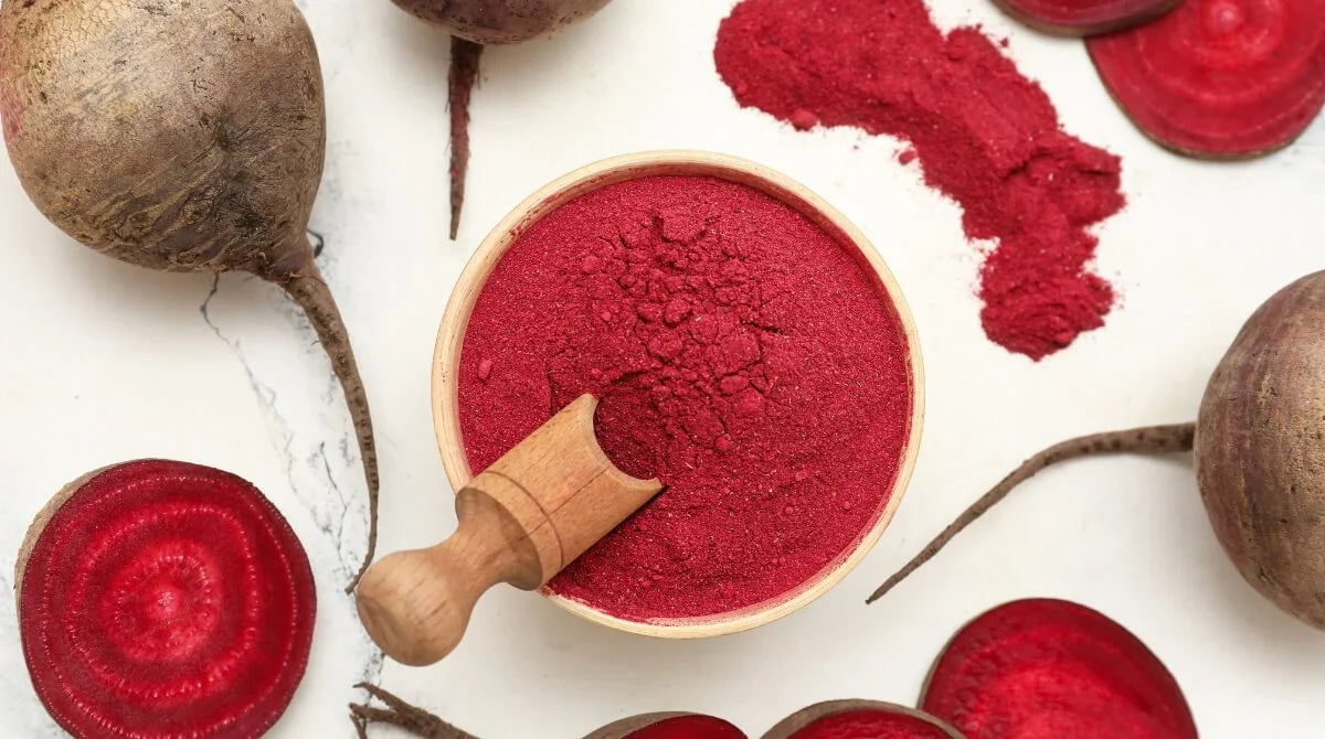 OKULA DÖNÜŞTE DOĞAL DESTEK: BESLENME ÇANTALARINDAKİ MOR GIDALAR VE PANCAR TOZU